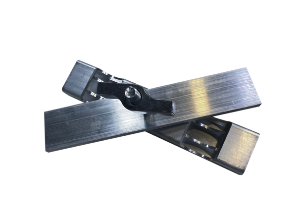 ABRAZADERA DE ALUMINIO DE 2 Y 4 PATAS PARA TARIMA